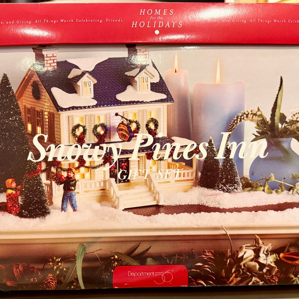 Department 56 Snow Village – Snowy Pines Inn Gift Set (1998) – Boxed